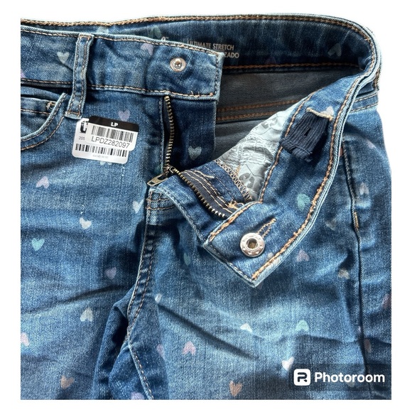 Cat & Jack Girls’ Heart Prints Stretch Shorts - Picture 2 of 3